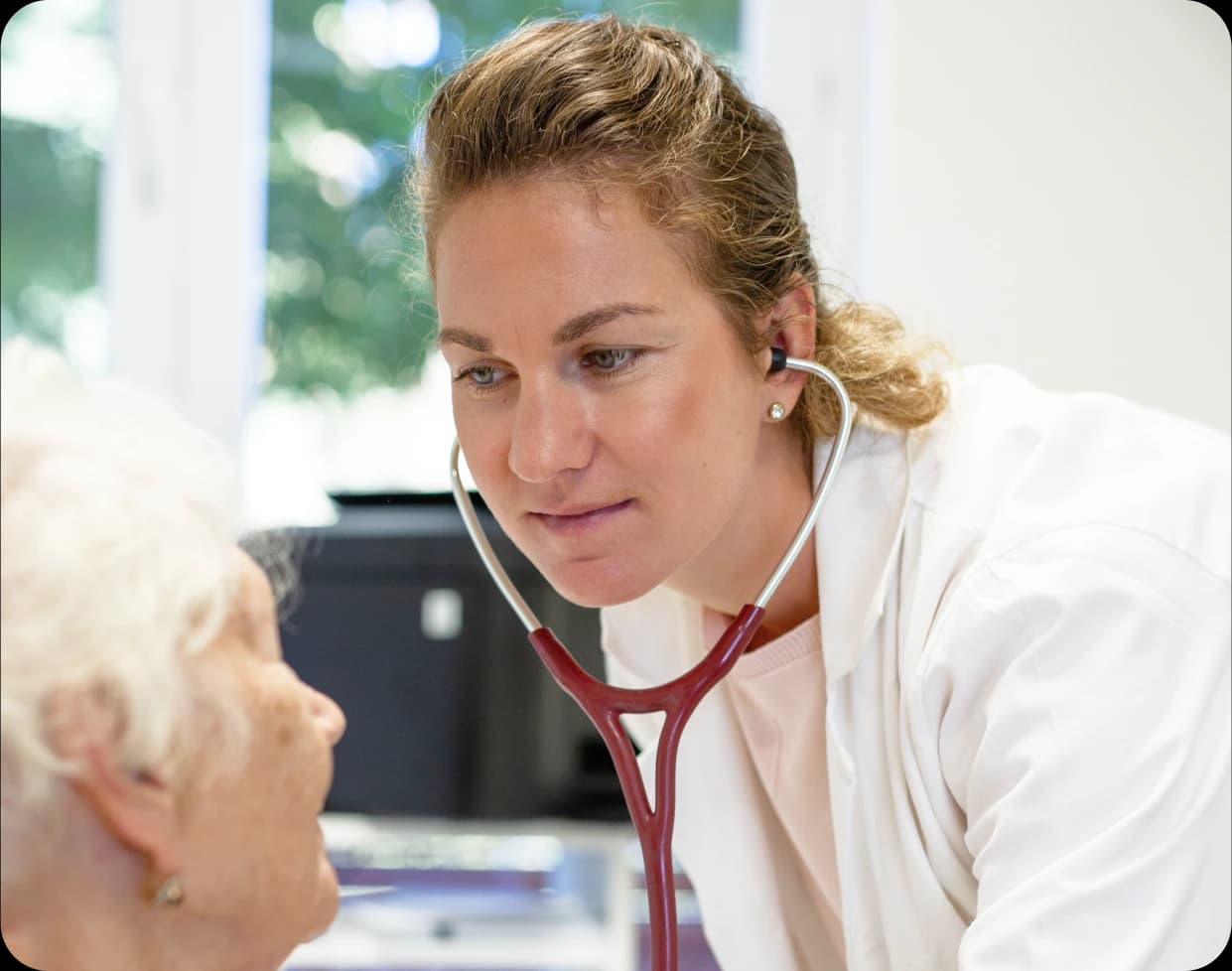 Een Zzp'er in de zorg profiteert van efficiënter werken door het overzichtelijke dashboard van Kepp 